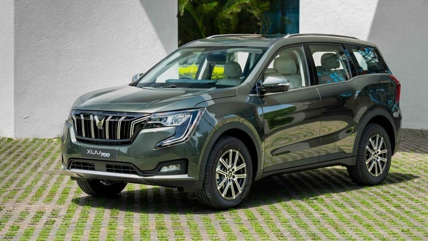 2025 Mahindra XUV700: New Variants, Features, and What to Expect-image